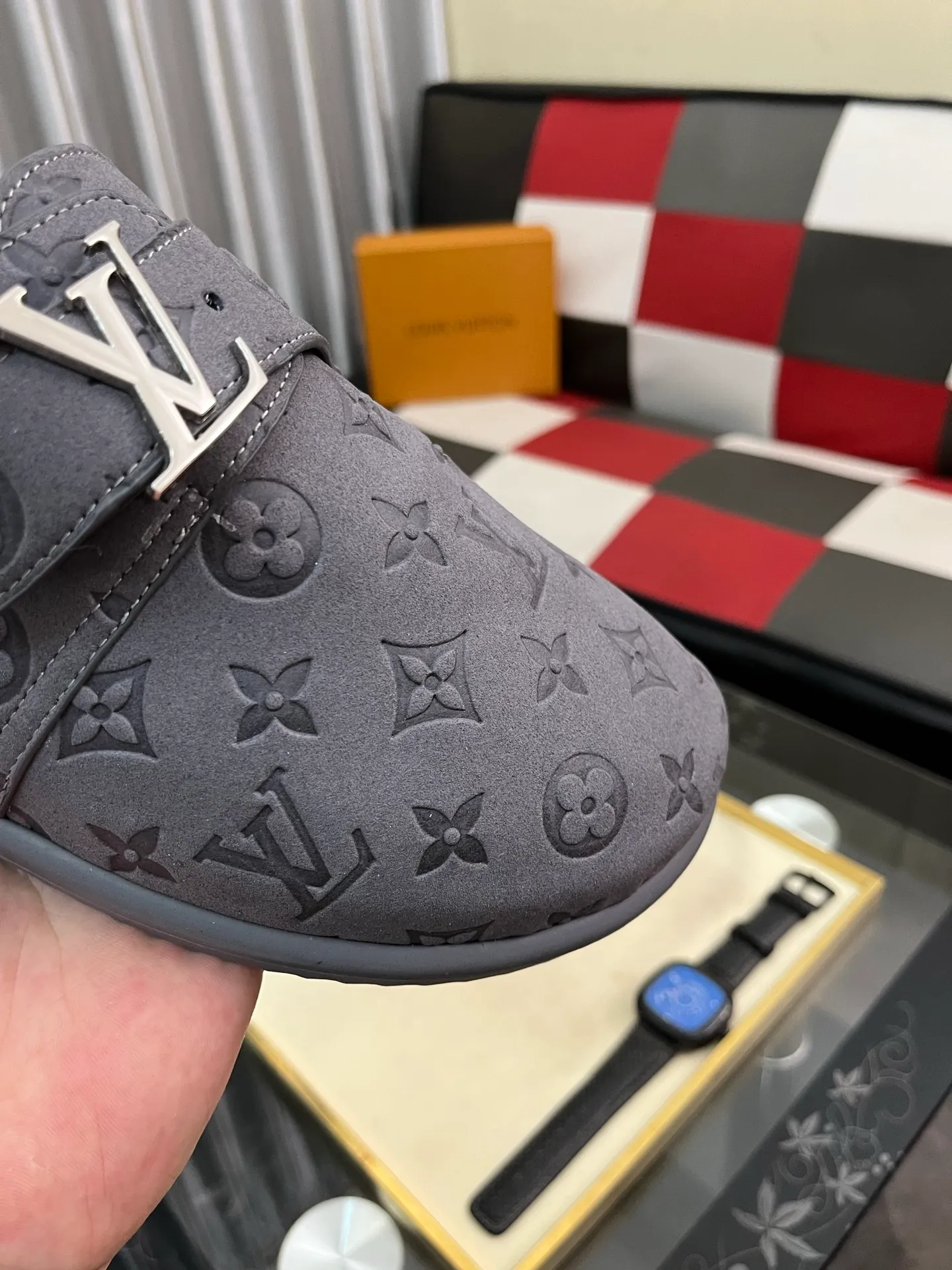 Men's shoes 💰380⌚️⌚️2025 new men's casual sandals and slippers, made of suede cow leather, with Monogram pattern to highlight the trendy style. Adjustable straps illuminated with LV letters, while a resilient insole and micro outsole provide lightweight comfort. Made of suede cow leather with embossed Monogram pattern and brand element metal hardware✅Adjustable straps➕Tough insole‼ ️Micro outsole. Comfortable and easy to wear‼ ️size: 38-446️⃣Colors available